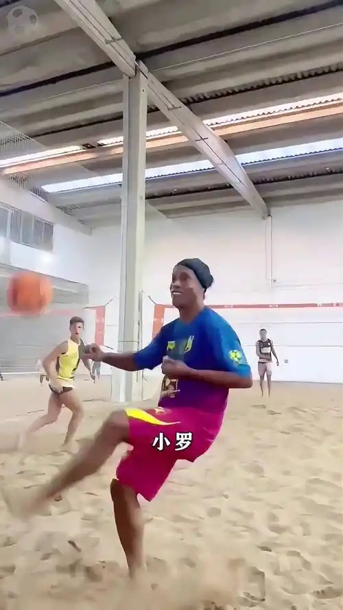 轮的比赛瞬
