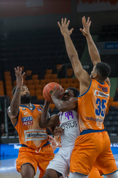 财政上的压 财政上的压